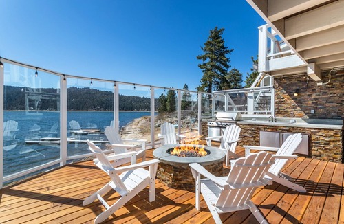 Big Bear Lake House | Lakefront Retreat: Mountains, Hot Tub, Dock, Kayaks. Breathtaking Sunset Getaway