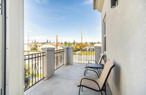 Temecula Apartment | Landing | Beautiful 2BD, Yoga Studio, Game Room