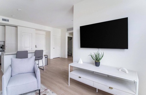 Temecula Apartment | Landing | Chic 1BD, Yoga Studio, Game Room