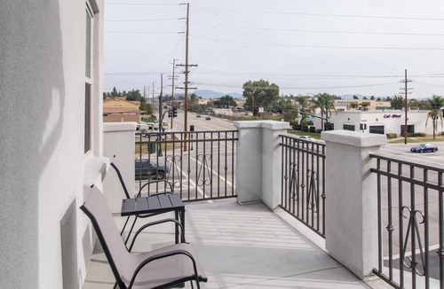 Temecula Apartment | Landing | Spectacular 2BD, Game Room, Gym