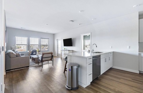 Santa Rosa Apartment | Landing | Spectacular 2BD, Gym, Courtyard