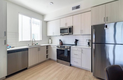 Temecula Apartment | Landing | Stunning 2BD, Gym, Yoga Studio