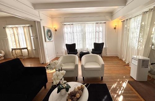 Mid City House | Large 5 Bedroom House perfect for large group