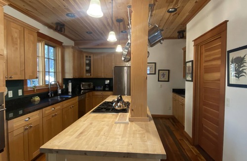 Truckee House | Large Home - Passes to Private Amenities, pools, gym, etc/20 min. to ski resorts