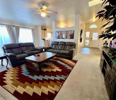 Prescott House | Large Prescott Home w3-car Garage Central & Quiet