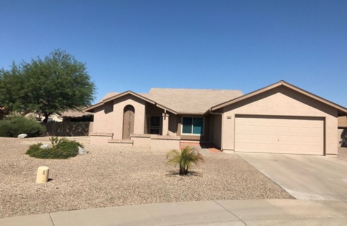 Westbrook Village House | LARGE PRIVATE YARD GREAT FOR ENTERTAINING - AMENITIES +