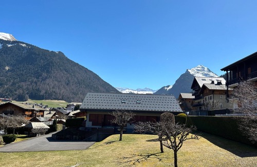 Morzine Apartment | Large sunny and bright 2 bed Apartment