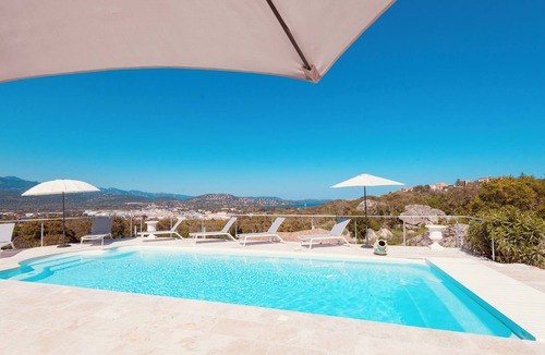 Porto-Vecchio Villa | Large villa in Porto-Vecchio with swimming pool, jacuzzi, sauna & fitness - Sea view