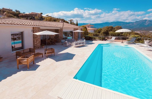 Porto-Vecchio Villa | Large villa in Porto-Vecchio with swimming pool, jacuzzi, sauna & fitness - Sea view