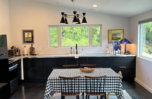 Templeton House | Lavender Farm Retreat with Hot Tub, sleeps 4