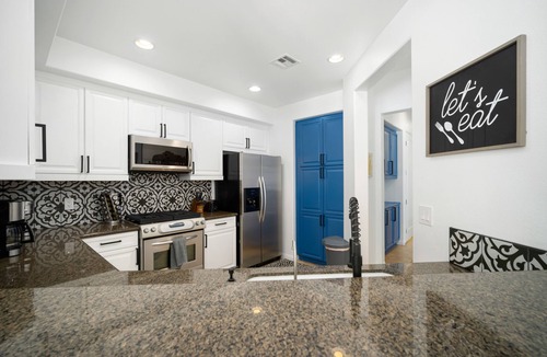 La Quinta House | Legacy Villas private villa w/view- steps to pool- bikes & arcade game included