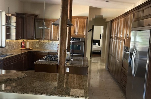 Anthem House | Legendary Desert Oasis -Heated Pool + Spa -Luxury 5BR Retreat Sleeps 12