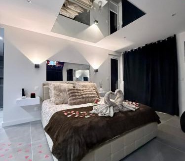 Echirolles Apartment | Les Reflets de l'interdit