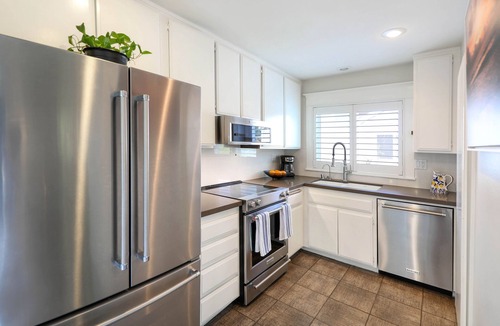 Dana Point Condo | Less than 5 min stroll across to the ocean! Top-Level Unit. Quiet Location.