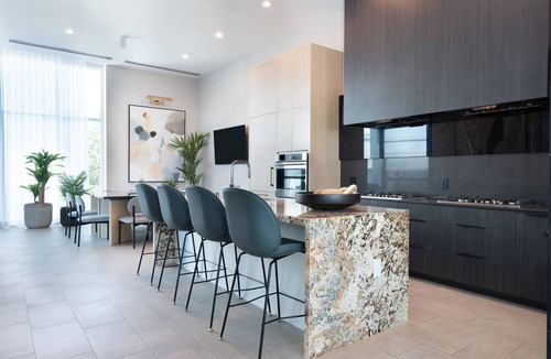 Downtown Long Beach Apartment | Level- Beautiful One Bedroom Suite. A Perfect Beach Getaway