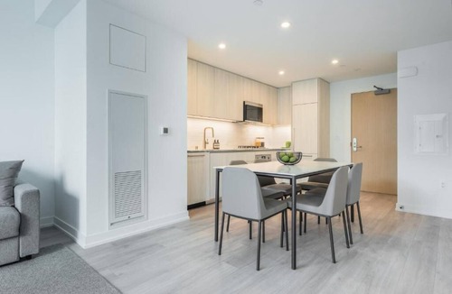 Downtown Long Beach Apartment | Level- Beautiful One Bedroom Suite. A Perfect Beach Getaway