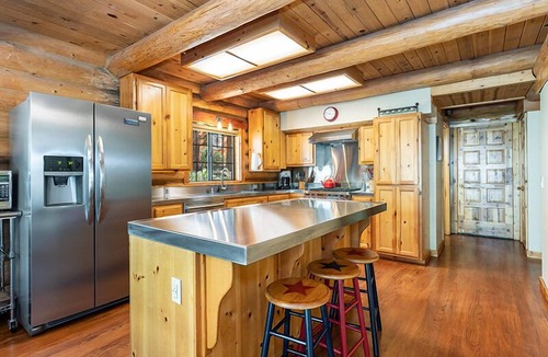 Truckee Cabin | Liberty Lodge - Spacious Log Cabin with Private Hot Tub, Bunk Room, in Lower Tahoe Donner