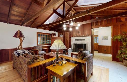 Little River House | Little River Retreat- Dog Friendly with Grill