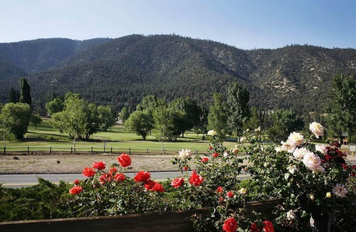Pine Mountain Club House | Log Cabin Get Away: A Perfect Mountain Retreat