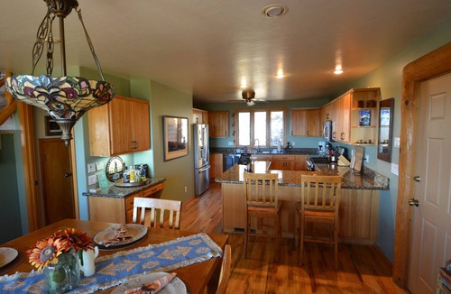 Highland Pines Cabin | Lone Pine Lodge - Prescott Cabin Rentals