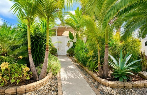 Loma Alta House | LOOK and BOOK! Midcentury Modern Home near Beach!