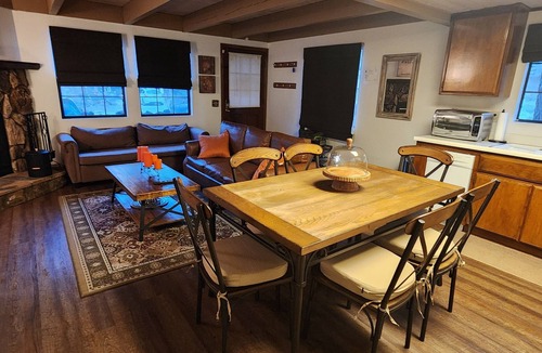 Big Bear Lake Cabin | Lovely 2-bedroom cozy cabin in center of Big Bear Lake, close to all attractions