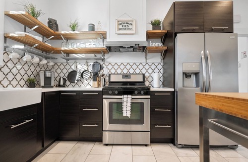 Southeastern Sacramento House | Lovely 2BR Abode Near Curtis Park & Downtown Vibes