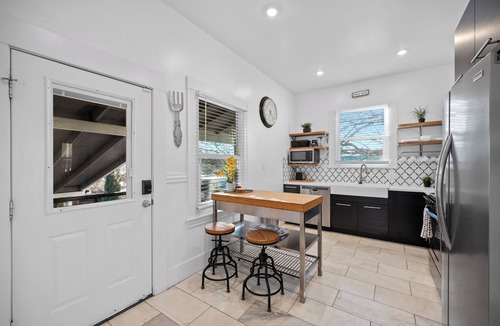 Southeastern Sacramento House | Lovely 2BR Abode Near Curtis Park & Downtown Vibes