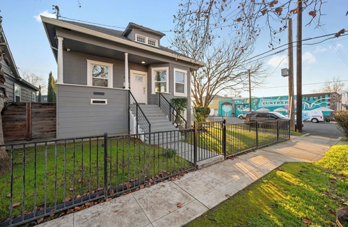 Southeastern Sacramento House | Lovely 2BR Abode Near Curtis Park & Downtown Vibes