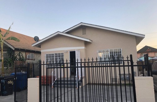 Los Angeles House | Lovely 3-bedroom house in Los Angeles perfect for your getaway