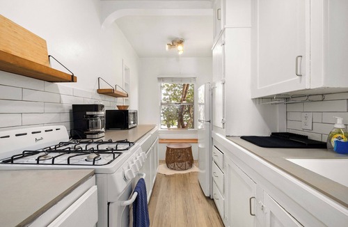 Northeast Apartment | Lovely Chic 1BedRoom private entrance, W/D parking