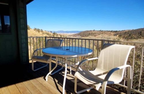 Prescott Cottage | Lovely Vacation Getaway with a Private Hot Tub near Lynx Creek, Arizona