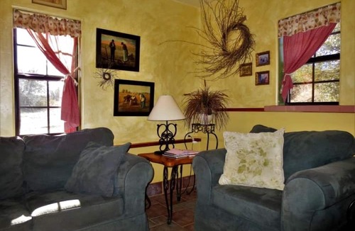 Prescott Cottage | Lovely Vacation Getaway with a Private Hot Tub near Lynx Creek, Arizona