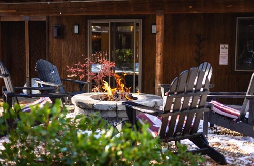 Country Club Estates House | Lux Family Cabin Hot Tub & Fire Pit Peaceful