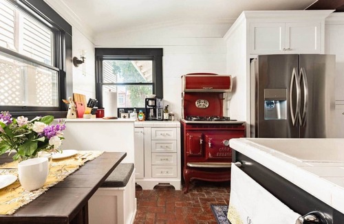 Hillcrest House | Lux Manor: Fire pit/Games/Secret Room & Coffee Bar