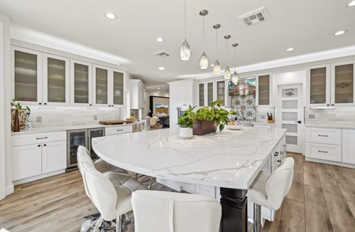 La Tierra Estates House | Lux Oasis + Heated Pool + Golf Sim + Pickleball court