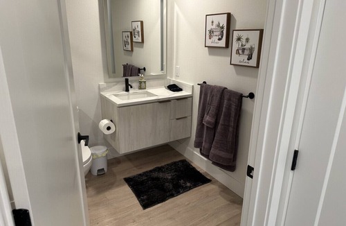 Downtown Long Beach Apartment | LUX Walk Conv Ctr Free Park Wi-Fi EV Hot Tub Gym I