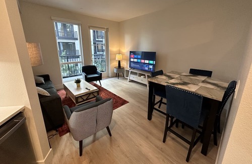 Downtown Long Beach Apartment | LUX Walk Conv Ctr Wi-Fi Free Park EV Remote Work A