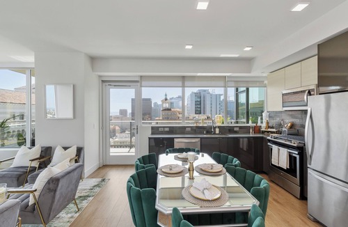 East Village Apartment | LUXE 2BR 2 Bath apartment with ameneties in beautiful downtown San Diego
