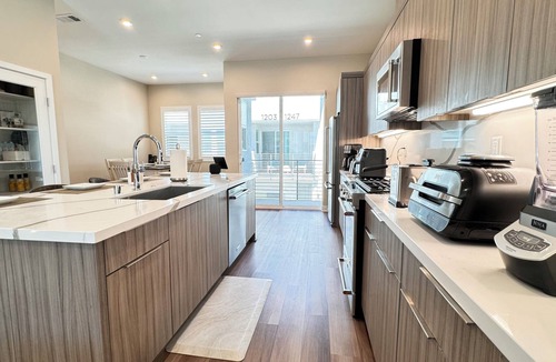 Anaheim Resort House | Luxe 4-bedroom townhome in Anaheim with WiFi, EV, Pool, Rooftop & Disneyland