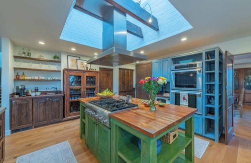 Paso Robles House | Luxe 5BR Spanish Villa w/Pool & Spa in Paso Wine Country