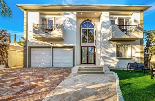 Encino House | Luxe 5BR Villa w/Pool+Games Room-Amazing Location!