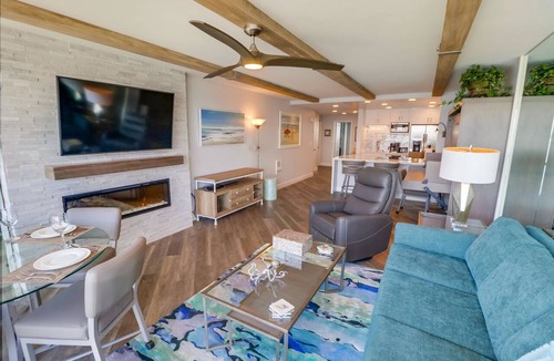 North Pacific Beach Condo | Luxe Oceanfront view, murphy bed, parking and pool
