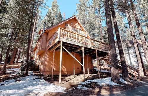 Truckee Cabin | Luxe Twin Pines Cabin, Truckee