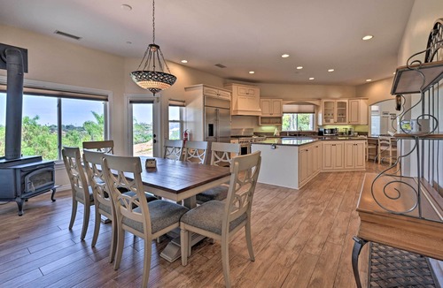 Vista Cottage | Luxe Vista Getaway w/Private Pool & Hot Tub!