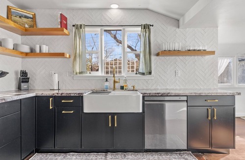Prescott House | LuxHistoric Retreat, Whiskey Room, Mins to DT