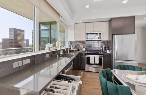 East Village Apartment | Luxurious 2-bedroom in downtown San Diego with Pool and Fitness room