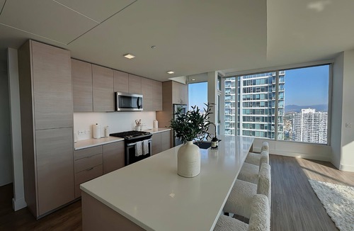 East Village Apartment | Luxurious 2BR/2BA High-Rise in East Village – Walk to Petco Park & Gaslamp