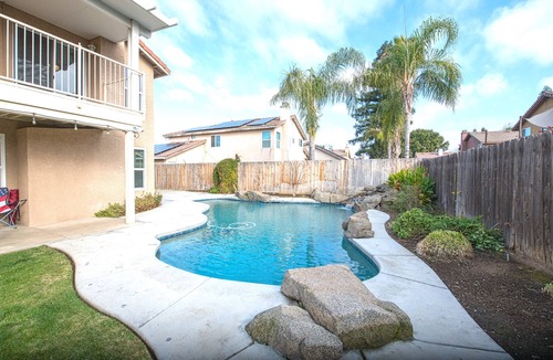 Clovis House | Luxurious Beautiful Home in Clovis with Pool