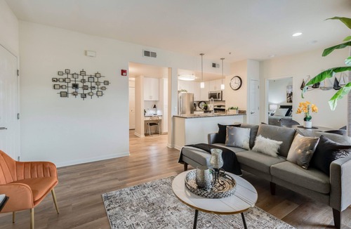 Roseville Apartment | Luxurious Furnished Apartment + Private Garage